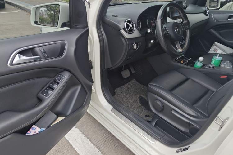 Used Mercedes-Benz B-Class 2018 B 200 Sport Edition Driver Seat