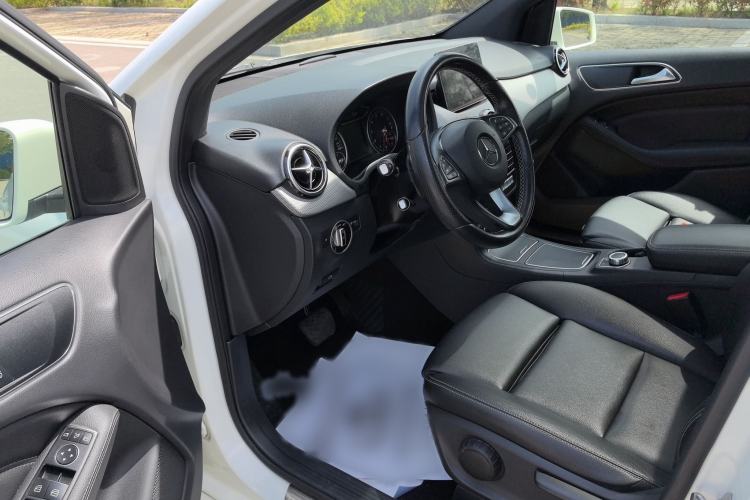 Used Mercedes-Benz B-Class 2018 B 200 Sport Edition Driver Seat