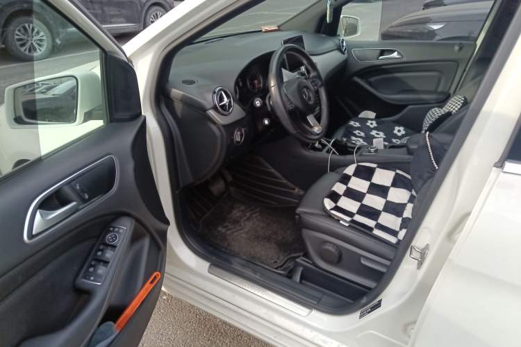 Used Mercedes-Benz B-Class 2018 B 200 Sport Edition Driver Seat