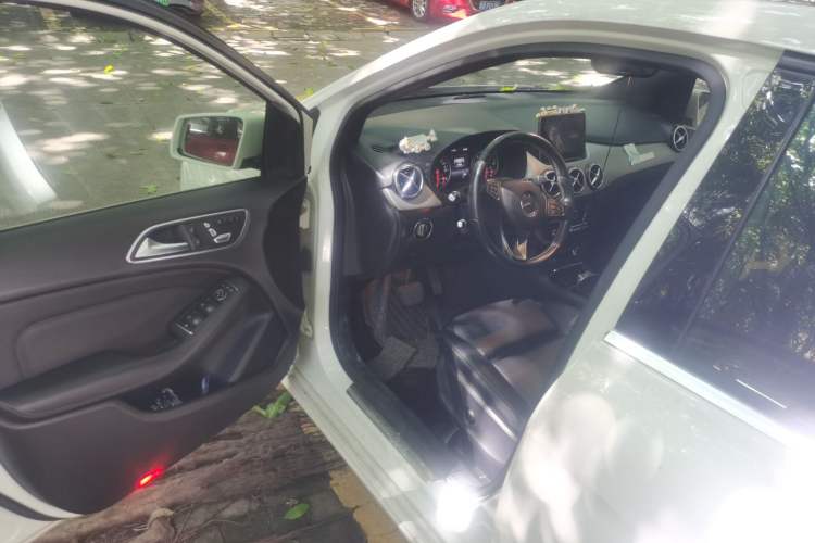Used Mercedes-Benz B-Class 2018 B 200 Sport Edition Driver Seat