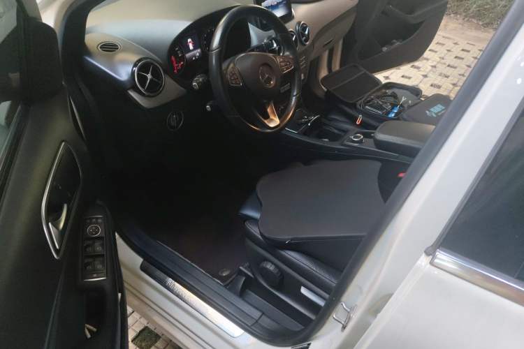 Used Mercedes-Benz B-Class 2018 B 200 Sport Edition Driver Seat