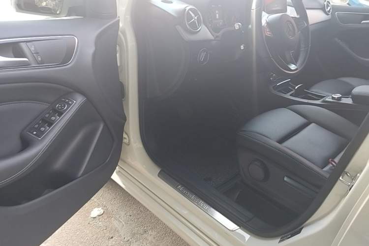 Used Mercedes-Benz B-Class 2018 B 200 Sport Edition Driver Seat
