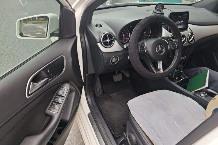 Used Mercedes-Benz B-Class 2018 B 200 Sport Edition Driver Seat