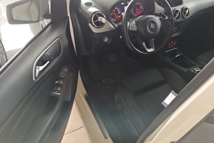 Used Mercedes-Benz B-Class 2018 B 200 Sport Edition Driver Seat