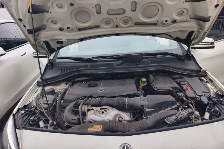 Used Mercedes-Benz B-Class 2018 B 200 Fashion Model Engine Bay