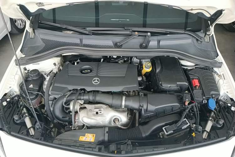 Used Mercedes-Benz B-Class 2018 B 200 Fashion Model Engine Bay