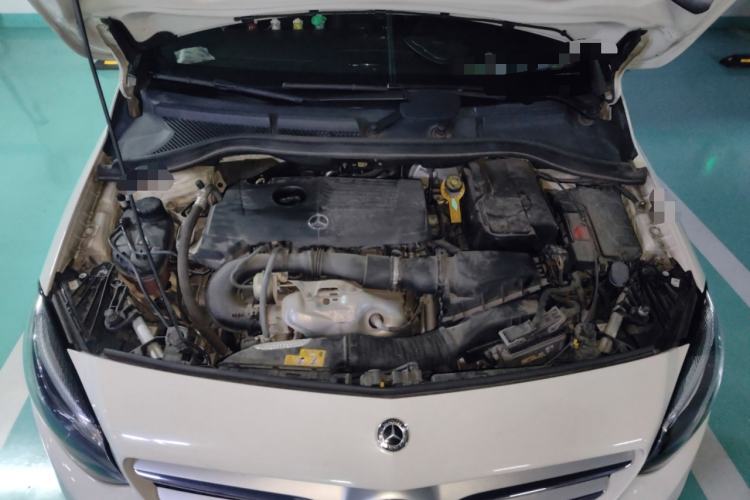 Used Mercedes-Benz B-Class 2018 B 200 Fashion Model Engine Bay