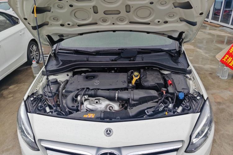 Used Mercedes-Benz B-Class 2018 B 200 Fashion Model Engine Bay