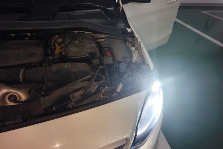 Used Mercedes-Benz B-Class 2018 B 200 Sport Edition Engine Bay Left