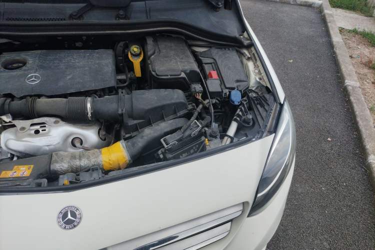 Used Mercedes-Benz B-Class 2018 B 200 Sport Edition Engine Bay Left