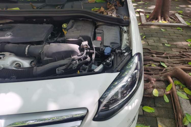 Used Mercedes-Benz B-Class 2018 B 200 Sport Edition Engine Bay Left