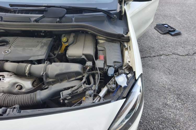 Used Mercedes-Benz B-Class 2018 B 200 Fashion Model Engine Bay Left