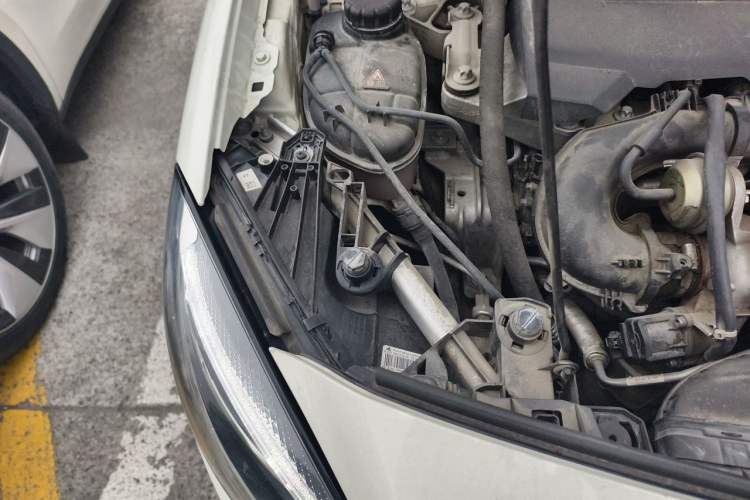 Used Mercedes-Benz B-Class 2018 B 200 Fashion Model Engine Bay Right