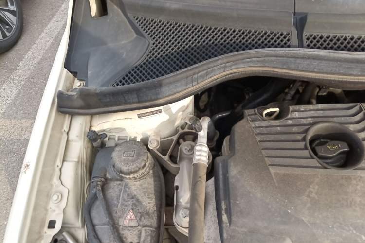 Used Mercedes-Benz B-Class 2018 B 200 Sport Edition Engine Bay Right