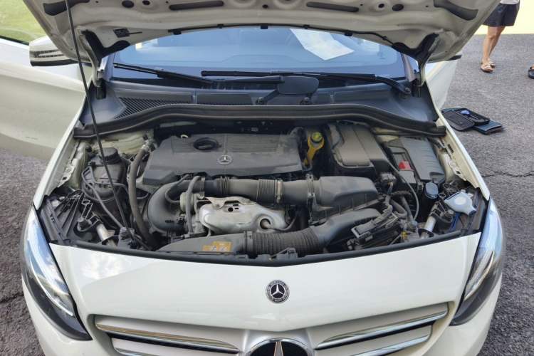 Used Mercedes-Benz B-Class 2018 B 200 Fashion Model Engine Bay
