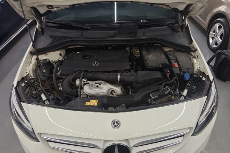 Used Mercedes-Benz B-Class 2018 B 200 Fashion Model Engine Bay