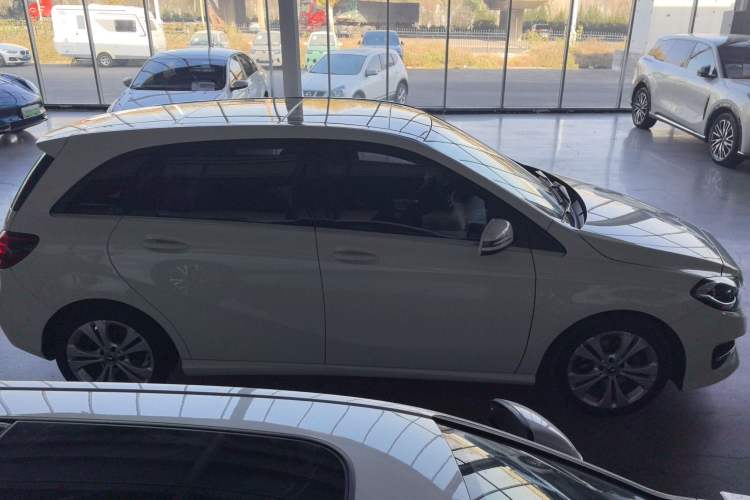 Used Mercedes-Benz B-Class 2018 B 200 Sport Edition Exterior 2