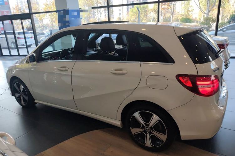Used Mercedes-Benz B-Class 2018 B 200 Fashion Model Exterior 3