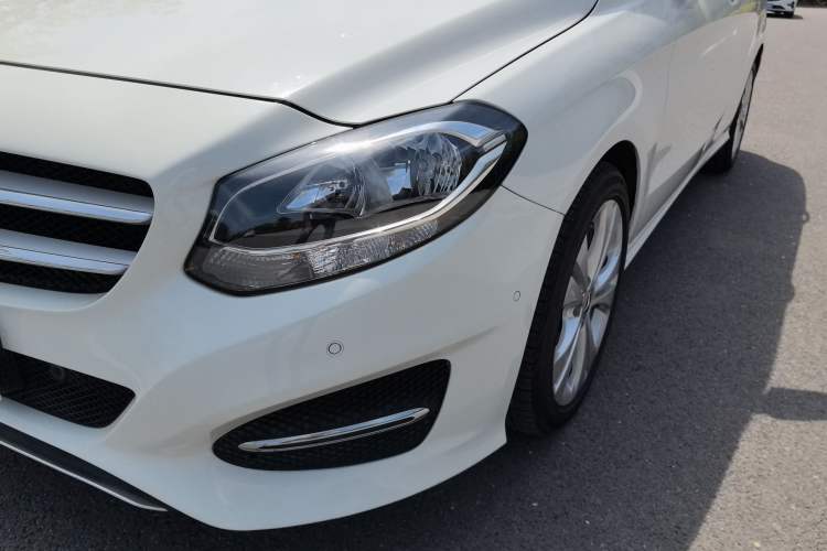 Used Mercedes-Benz B-Class 2018 B 200 Sport Edition Exterior 4