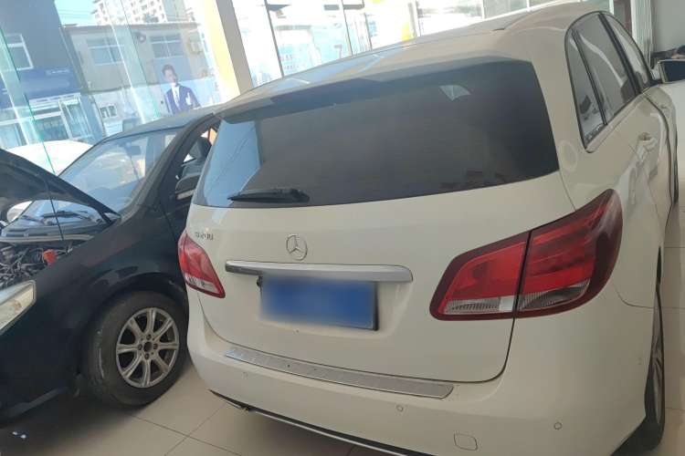 Used Mercedes-Benz B-Class 2018 B 200 Sport Edition Exterior 4