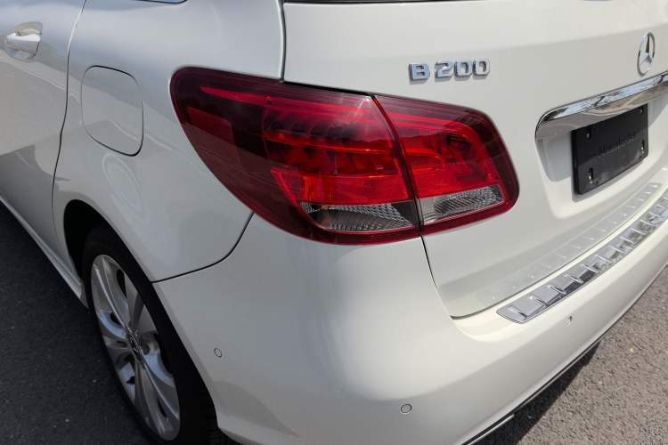 Used Mercedes-Benz B-Class 2018 B 200 Sport Edition Exterior 6