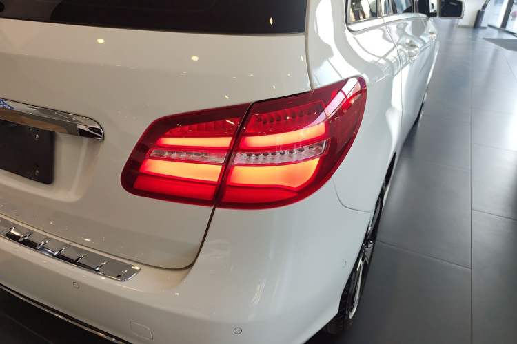 Used Mercedes-Benz B-Class 2018 B 200 Fashion Model Exterior 6