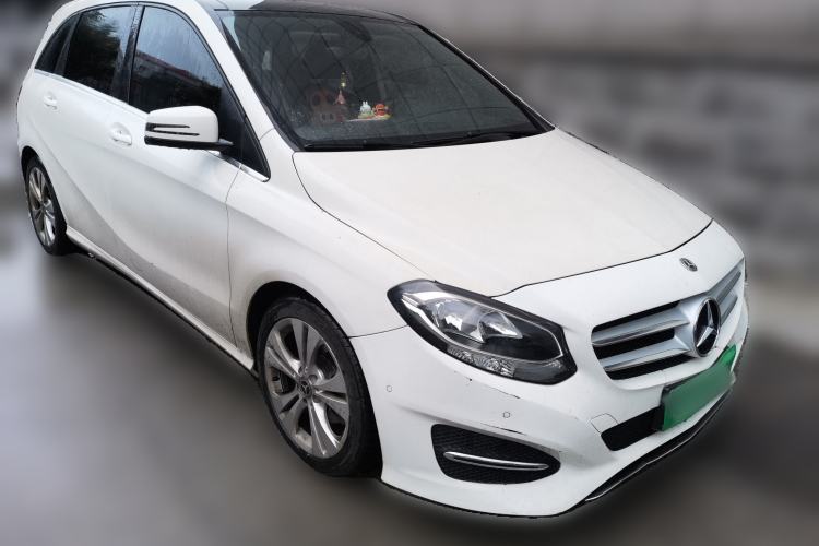 Used Mercedes-Benz B-Class 2018 B 200 Sport Edition Front Right 45 Deg