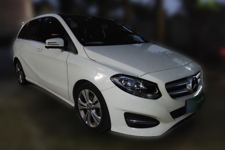 Used Mercedes-Benz B-Class 2018 B 200 Sport Edition Front Right 45 Deg