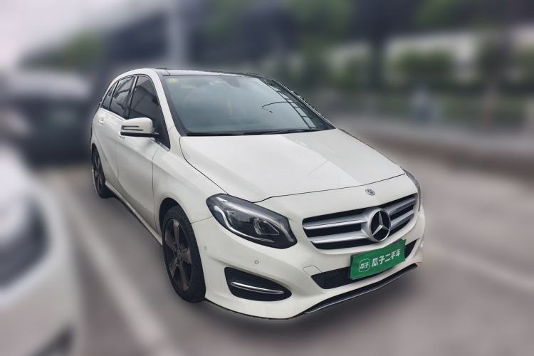 Used Mercedes-Benz B-Class 2018 B 200 Fashion Model Front Right 45 Deg