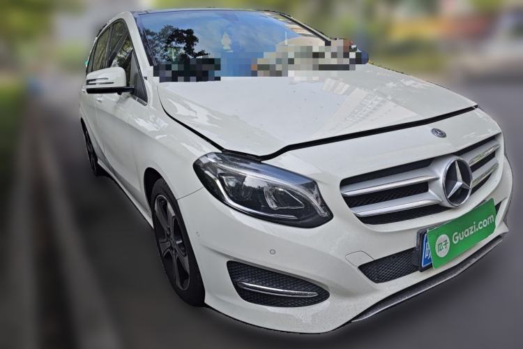 Used Mercedes-Benz B-Class 2018 B 200 Fashion Model Front Right 45 Deg