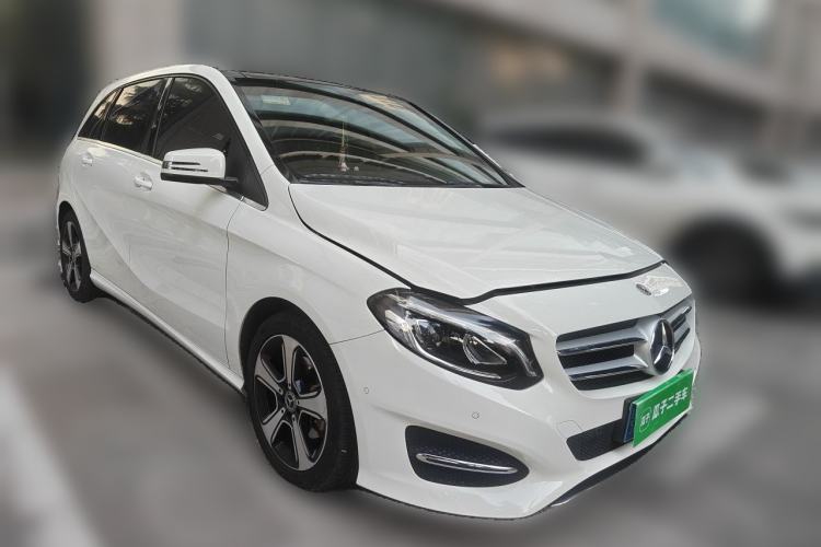 Used Mercedes-Benz B-Class 2018 B 200 Fashion Model Front Right 45 Deg