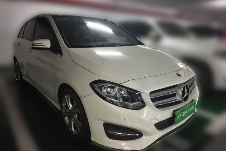 Used Mercedes-Benz B-Class 2018 B 200 Sport Edition Front Right 45 Deg