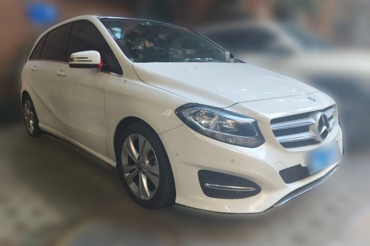 Used Mercedes-Benz B-Class 2018 B 200 Sport Edition Front Right 45 Deg