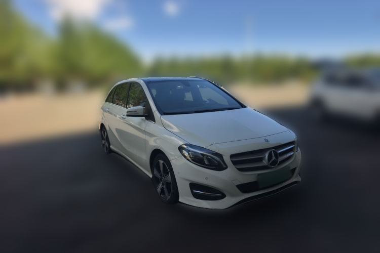 Used Mercedes-Benz B-Class 2018 B 200 Fashion Model Front Right 45 Deg
