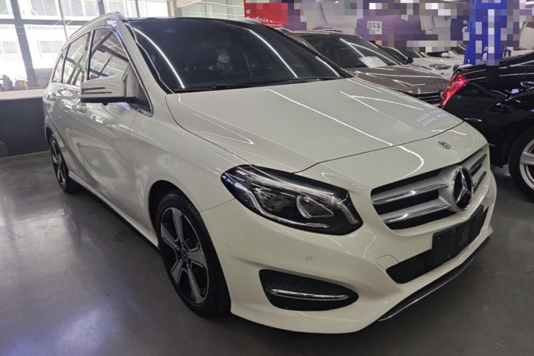 Used Mercedes-Benz B-Class 2018 B 200 Fashion Model Front Right 45 Deg