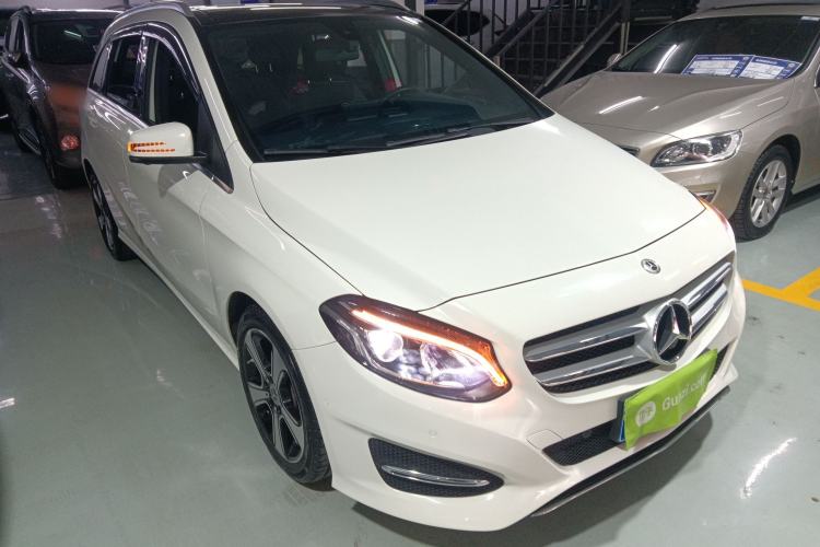 Used Mercedes-Benz B-Class 2018 B 200 Fashion Model Front Right 45 Deg