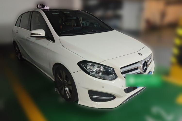Used Mercedes-Benz B-Class 2018 B 200 Sport Edition Front Right 45 Deg