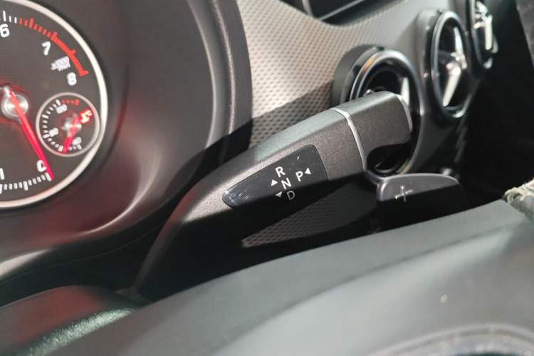 Used Mercedes-Benz B-Class 2018 B 200 Sport Edition Gear Lever