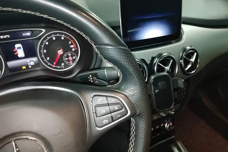 Used Mercedes-Benz B-Class 2018 B 200 Fashion Model Gear Lever