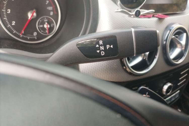 Used Mercedes-Benz B-Class 2018 B 200 Sport Edition Gear Lever