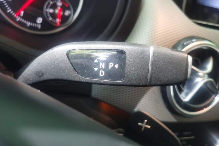 Used Mercedes-Benz B-Class 2018 B 200 Sport Edition Gear Lever
