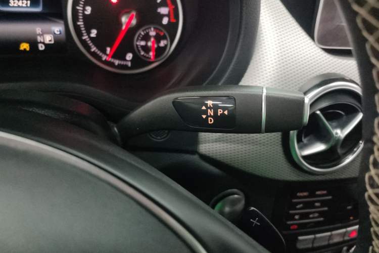 Used Mercedes-Benz B-Class 2018 B 200 Sport Edition Gear Lever