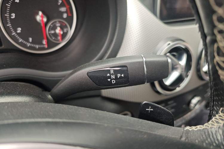 Used Mercedes-Benz B-Class 2018 B 200 Sport Edition Gear Lever