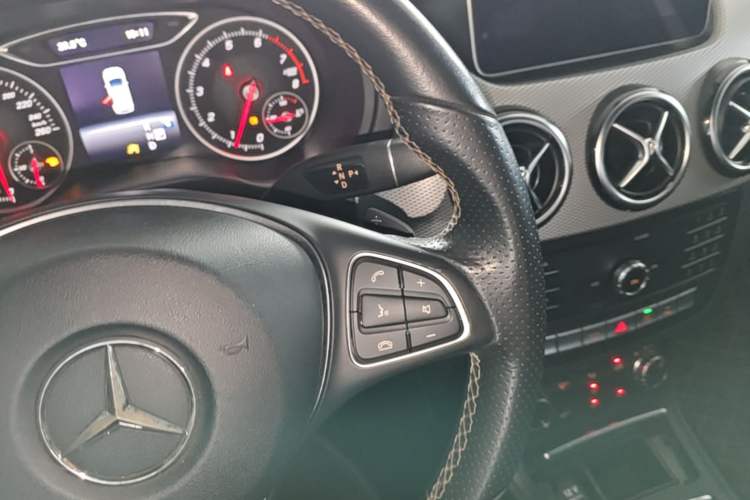 Used Mercedes-Benz B-Class 2018 B 200 Sport Edition Gear Lever
