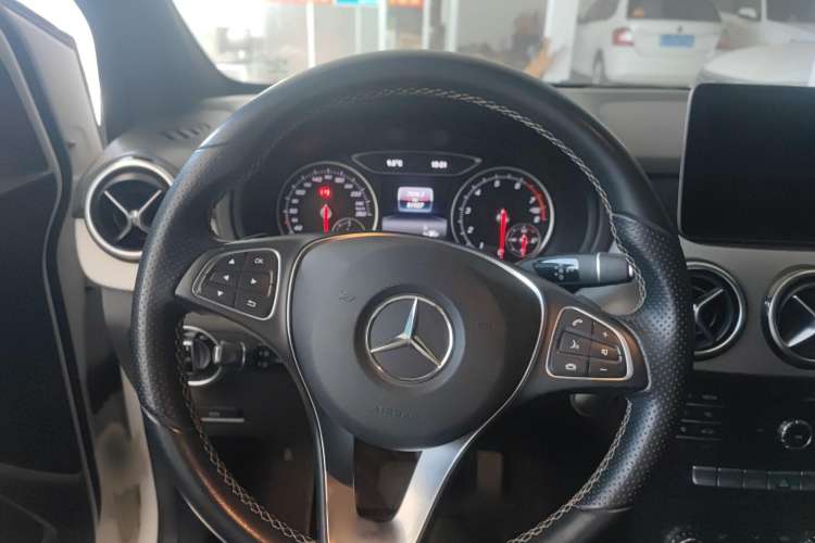 Used Mercedes-Benz B-Class 2018 B 200 Sport Edition Instrument Cluster