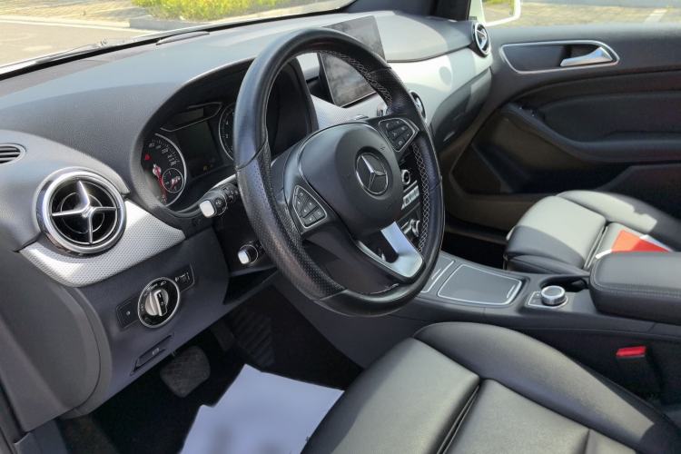 Used Mercedes-Benz B-Class 2018 B 200 Sport Edition Interior 1