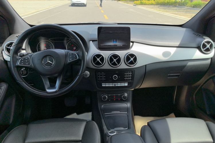Used Mercedes-Benz B-Class 2018 B 200 Sport Edition Interior 2