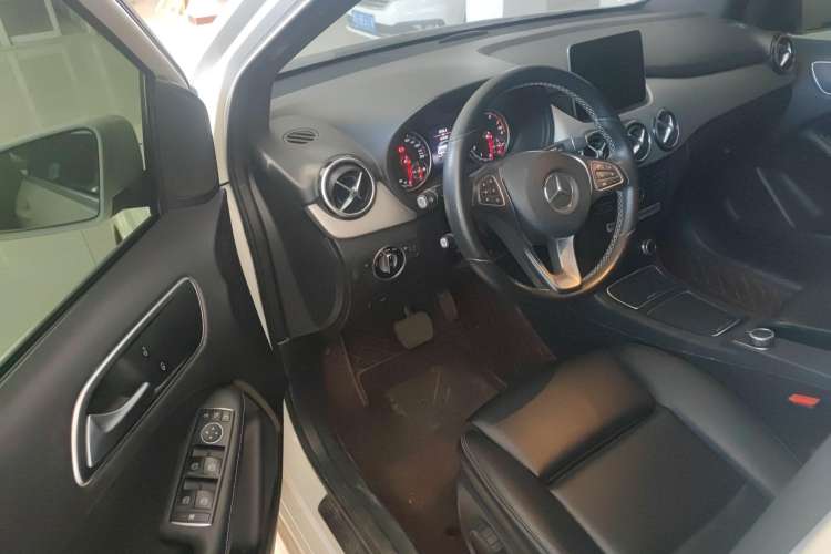 Used Mercedes-Benz B-Class 2018 B 200 Sport Edition Interior 2