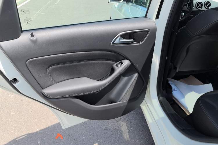 Used Mercedes-Benz B-Class 2018 B 200 Sport Edition Interior 3