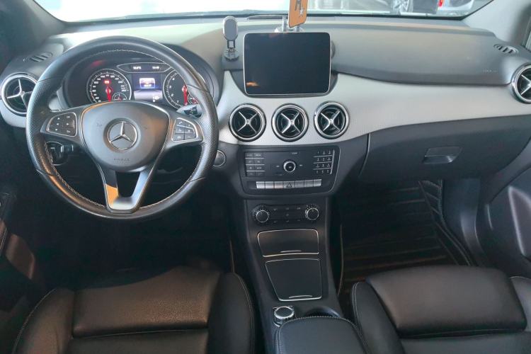 Used Mercedes-Benz B-Class 2018 B 200 Sport Edition Interior 3
